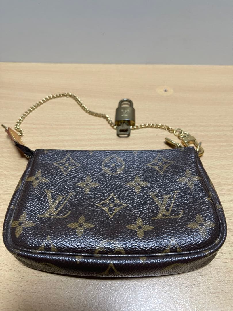 ルイヴィトン アクセソワールミニポシェット アクセサリーポーチ