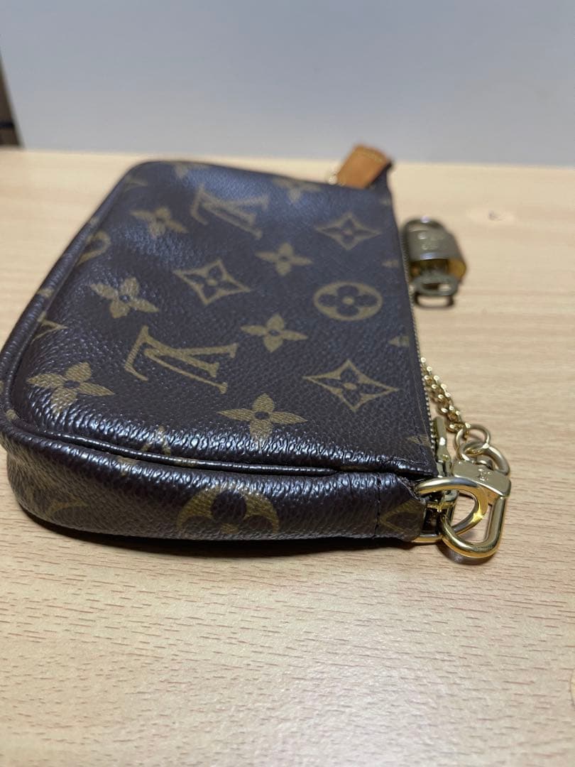 ルイヴィトン アクセソワールミニポシェット アクセサリーポーチ
