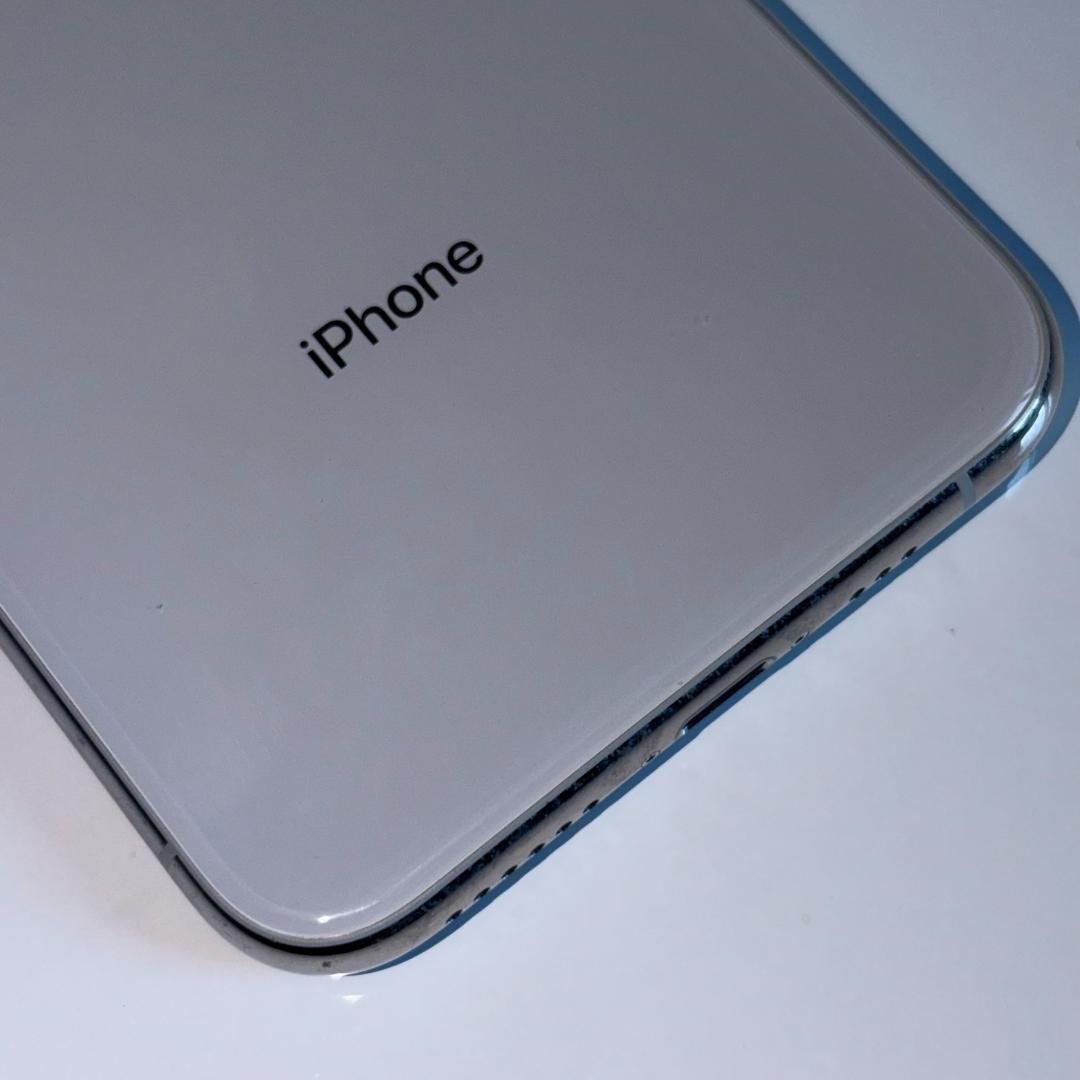 iPhone Xs 64GB シルバー SIMロック解除済み