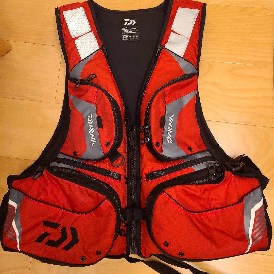 ダイワ　ライフジャケットLサイズ　レッド ダイワ　レインマックスXL　ブラック