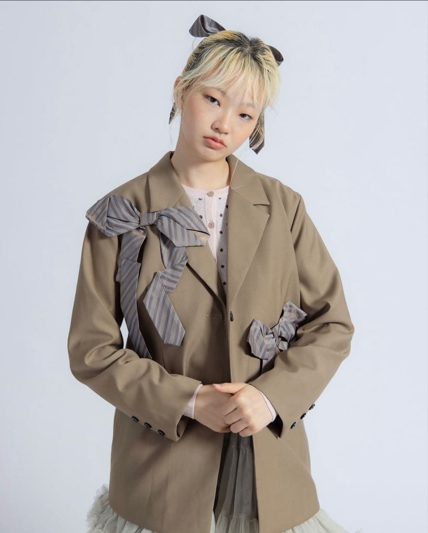 かきぶちももの monepine ネクタイ風リボンデザインジャケット