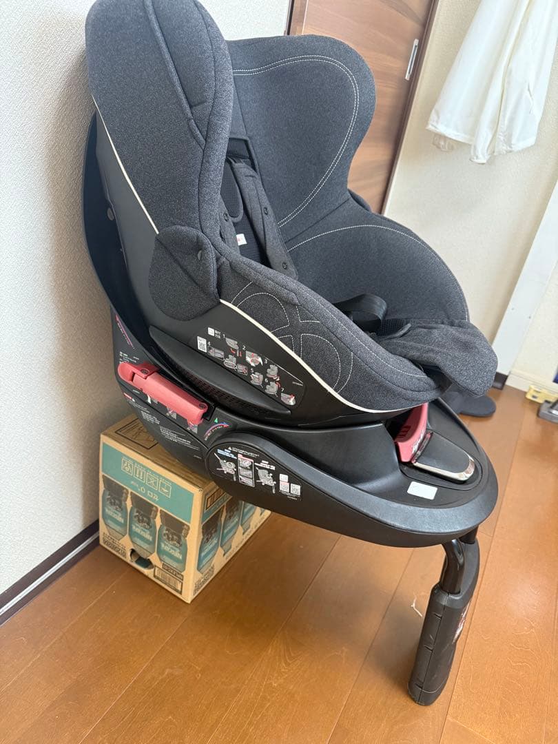 美品 AILEBEBE チャイルドシート ブラック KURUTO4S エールべべ