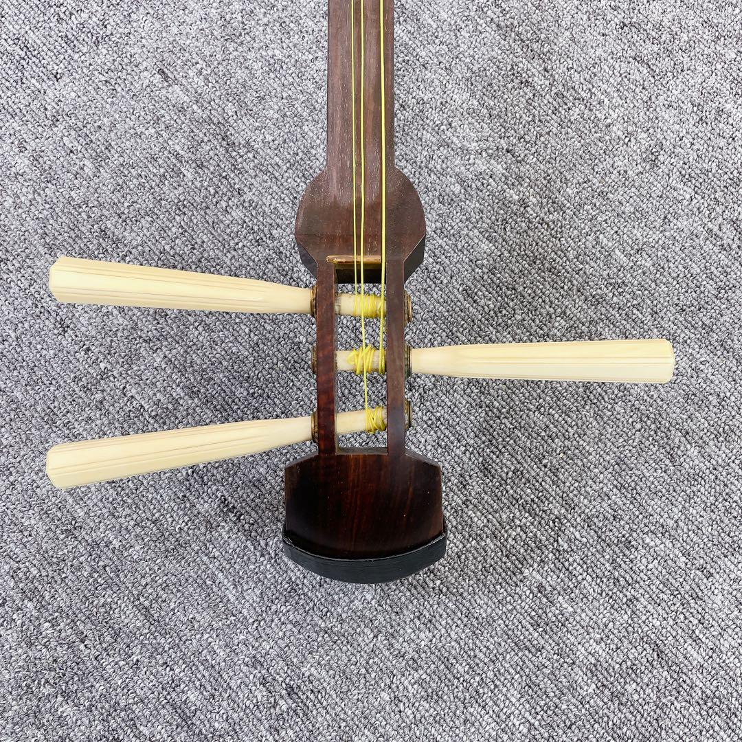 三味線 細棹 金細 トチ入り紅木 綾杉彫り 一本溝 和楽器