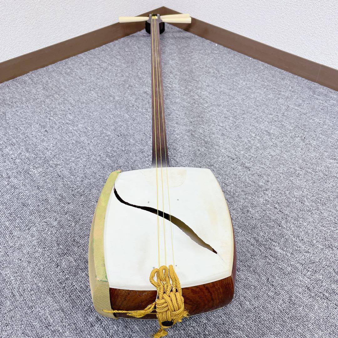 三味線 細棹 金細 トチ入り紅木 綾杉彫り 一本溝 和楽器