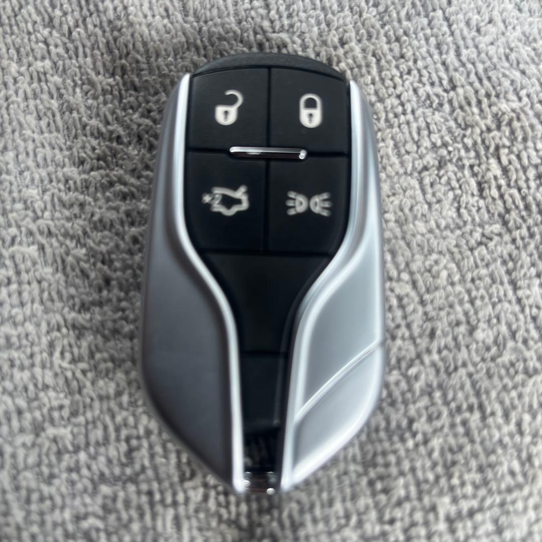 マセラティ チタン合金仕様スマートキー