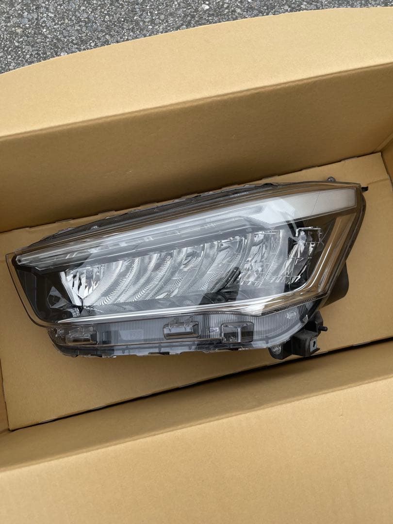 トヨタ ライズ ロッキー 純正 左 LED ヘッド ライト