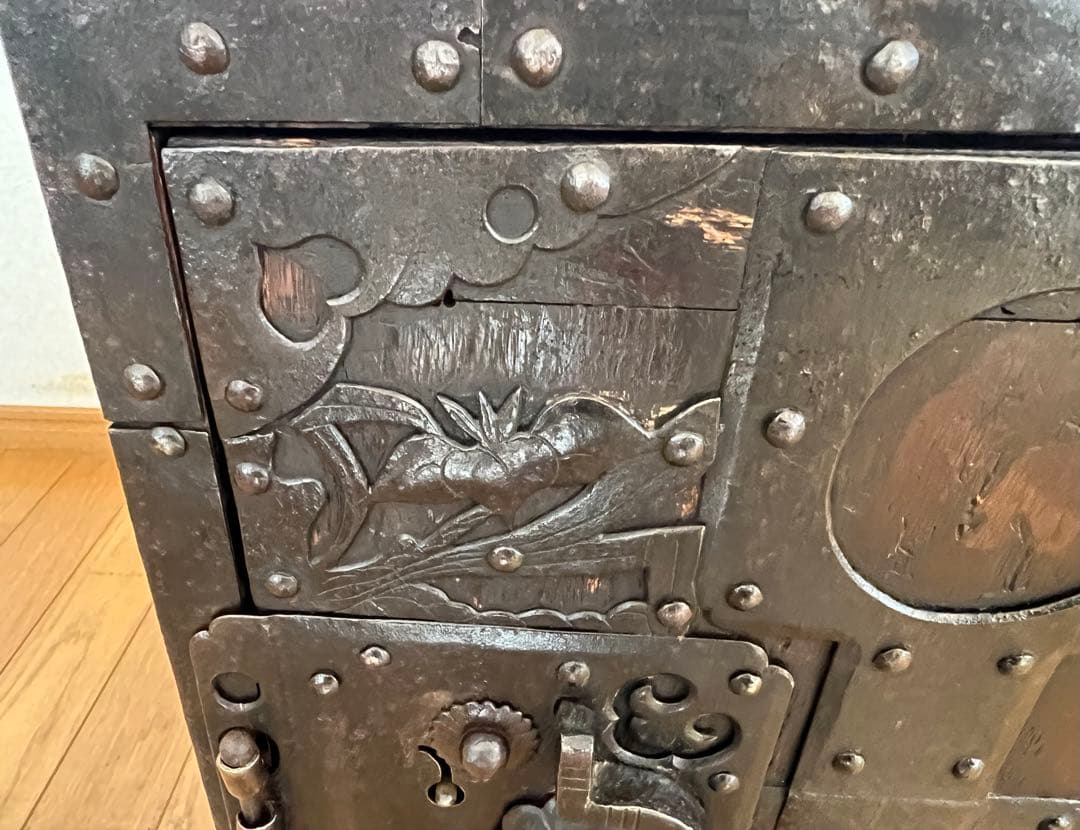 骨董品 船箪笥 時代箪笥 木製 鉄金具 鍵付 アンティーク 小引出(5ヶ所)