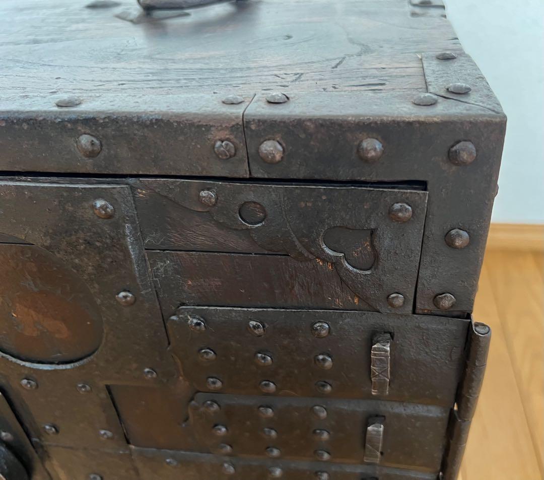 骨董品 船箪笥 時代箪笥 木製 鉄金具 鍵付 アンティーク 小引出(5ヶ所)