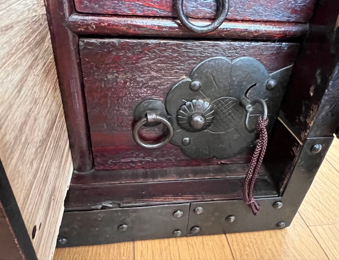 骨董品 船箪笥 時代箪笥 木製 鉄金具 鍵付 アンティーク 小引出(5ヶ所)