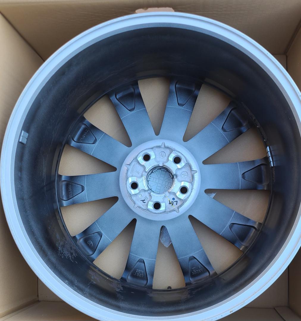 TOYOTA　クラウンスポーツ　純正アルミホイール（へっぷりボーイ）