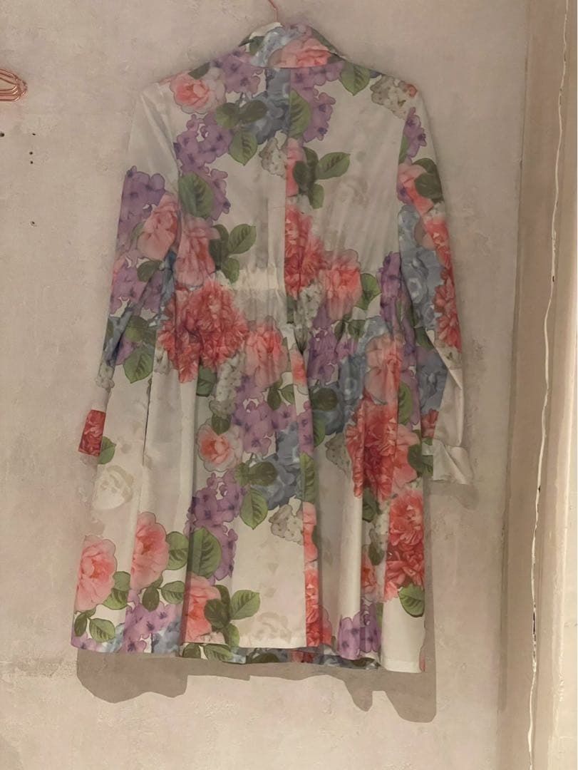 【新品未使用】シズカコムロ　花柄　ジャケット　サイズ42 定価61950円