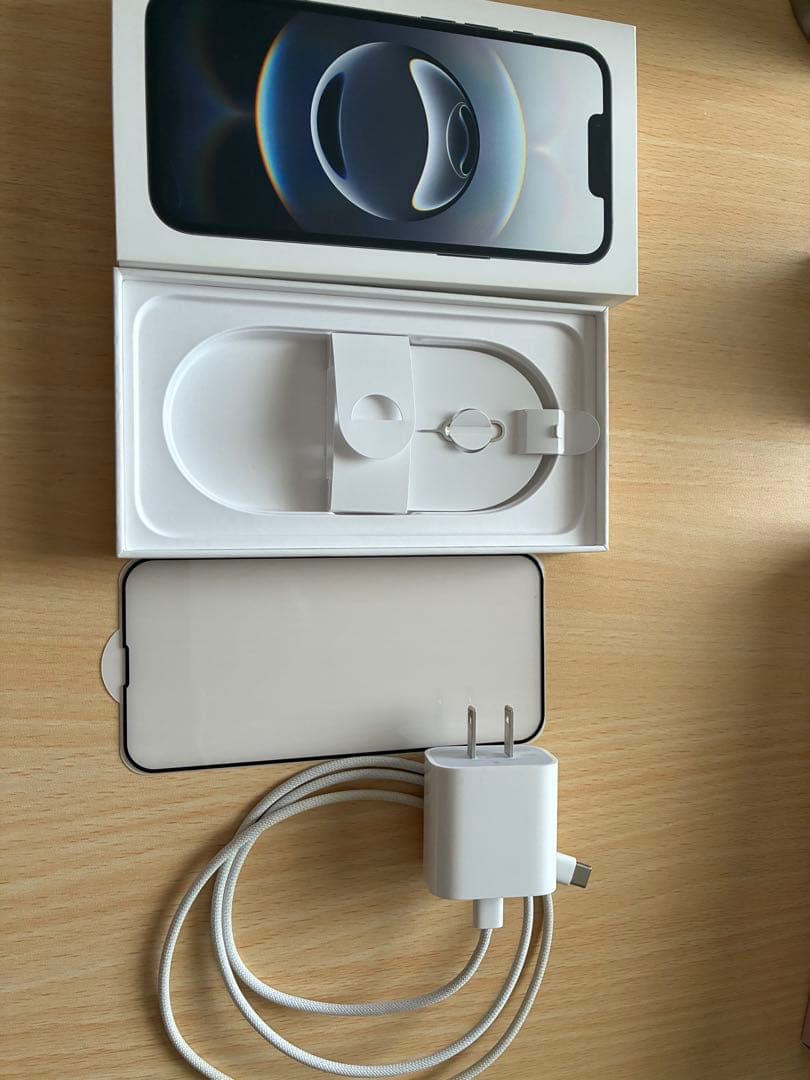 【美品】iPhone16e 128GB バッテリー100%