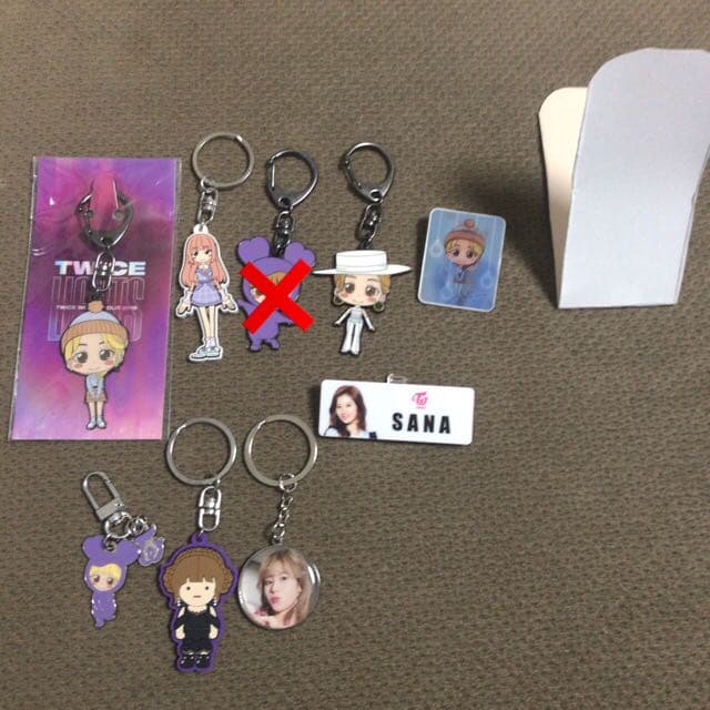 TWICE  サナ  キーホルダー  ネームプレート  レンチキュラー