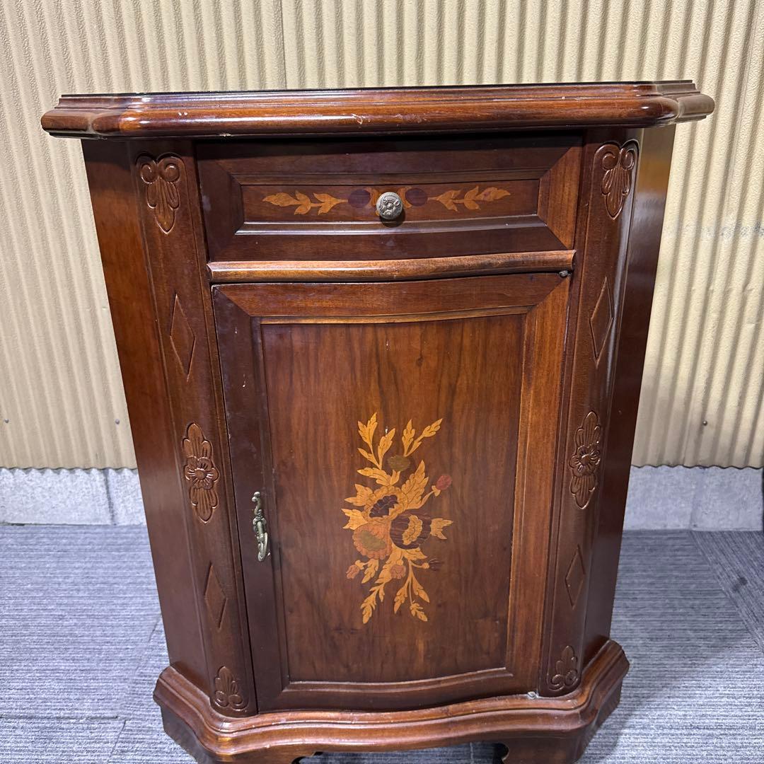 イタリア製　コーナーコンソール　キャビネット　アンティーク