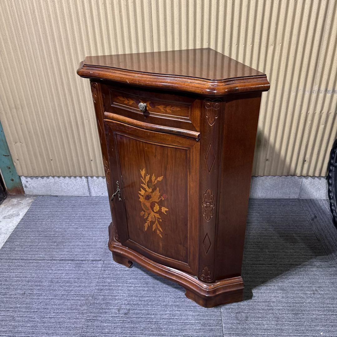 イタリア製　コーナーコンソール　キャビネット　アンティーク