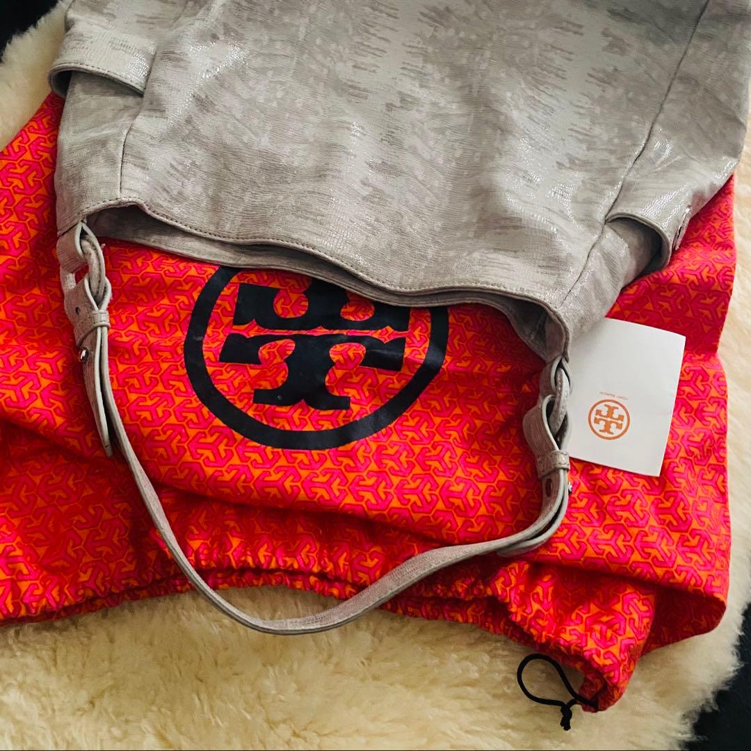 未使用❣️ TORY BURCH トリーバーチ ホーボーバッグ ライトグレー　袋付