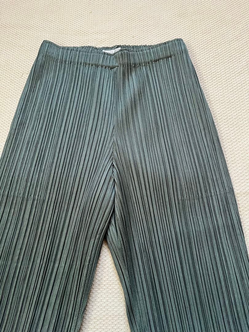 PLEATSPLEASE イッセイミヤケ クロップドパンツ　モスグリーン　2