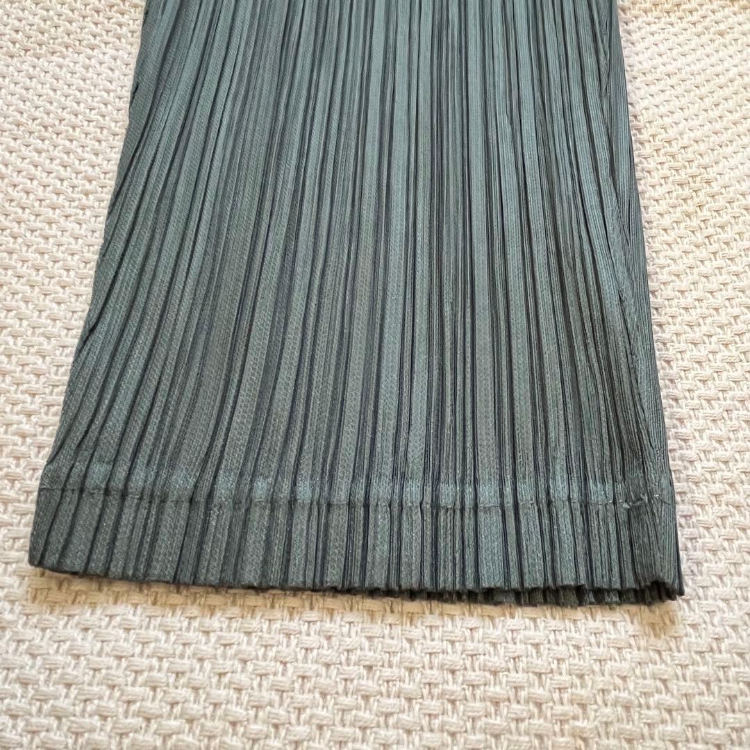 PLEATSPLEASE イッセイミヤケ クロップドパンツ　モスグリーン　2