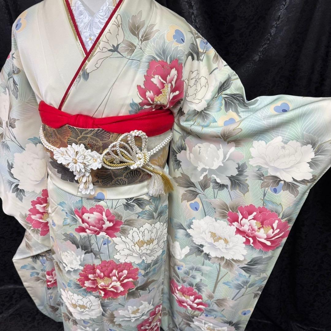 牡丹　孔雀の羽　駒刺繍　金彩　上品　逸品　フルセット　振袖　振り袖　※振袖のみ