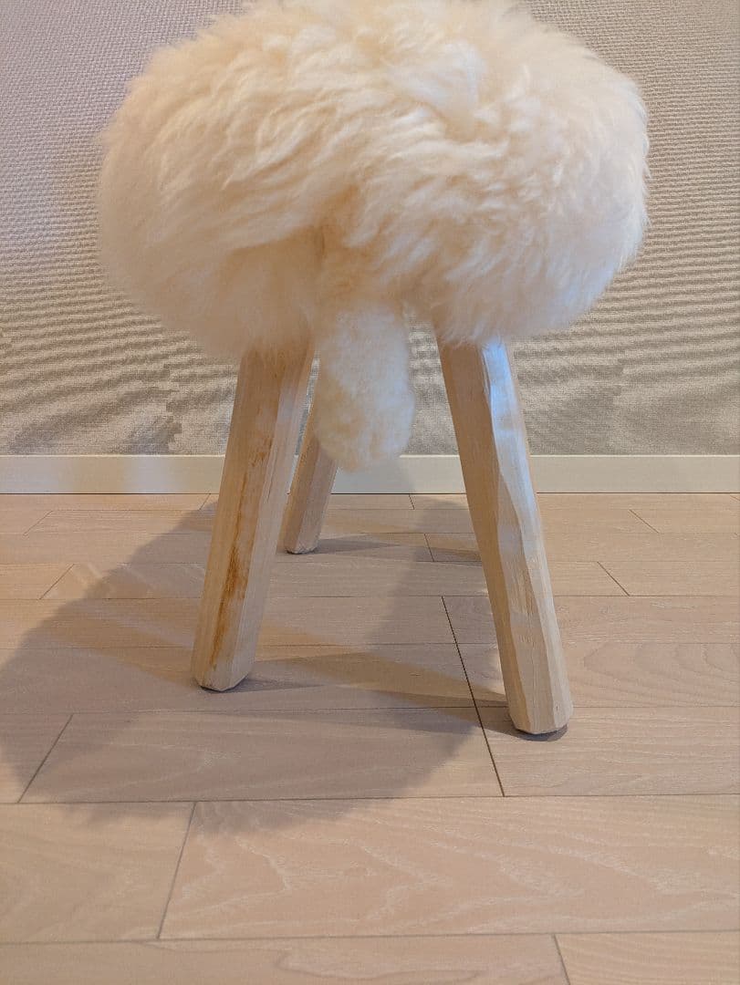 羊　スツール　北欧　羊の形のファースツール　アクタス