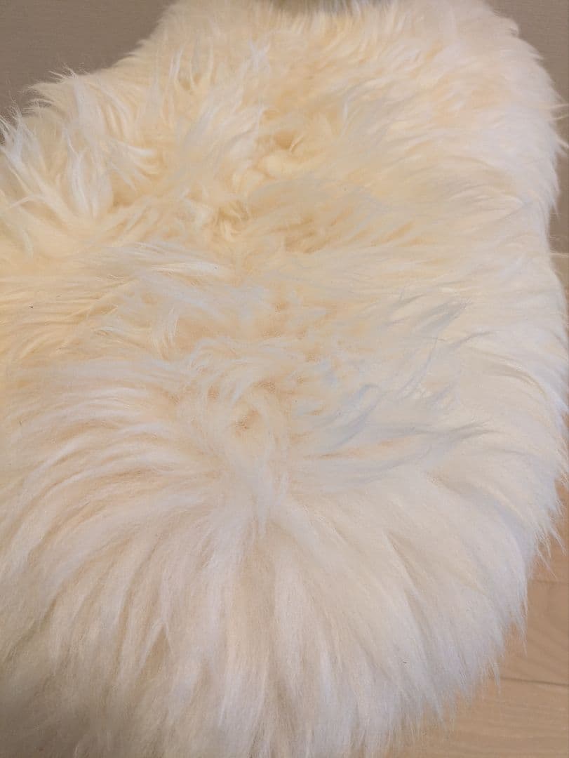 羊　スツール　北欧　羊の形のファースツール　アクタス