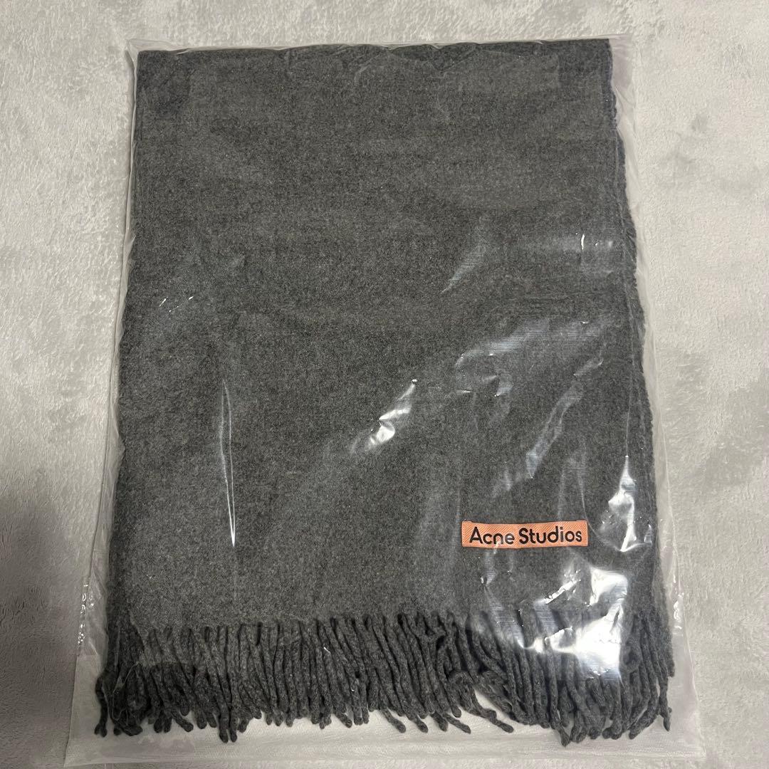 Acne Studios グレー マフラー フリンジ付き