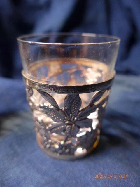 純銀のカバーのついたコップ3点セットです。未使用です