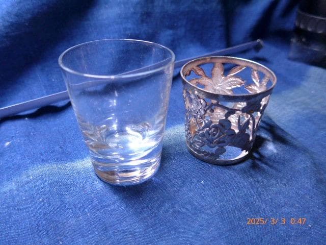 純銀のカバーのついたコップ3点セットです。未使用です