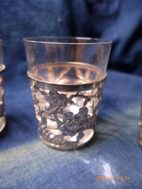 純銀のカバーのついたコップ3点セットです。未使用です