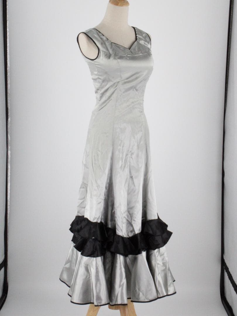【美品 フラメンコ衣装】光沢シルバーグレー×ブラック ドレス 胸パット付き