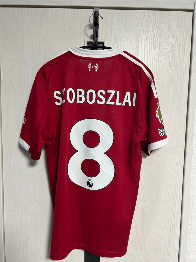 Liverpool 25/26 ホームユニフォームSZOBOSZLAI 8 M