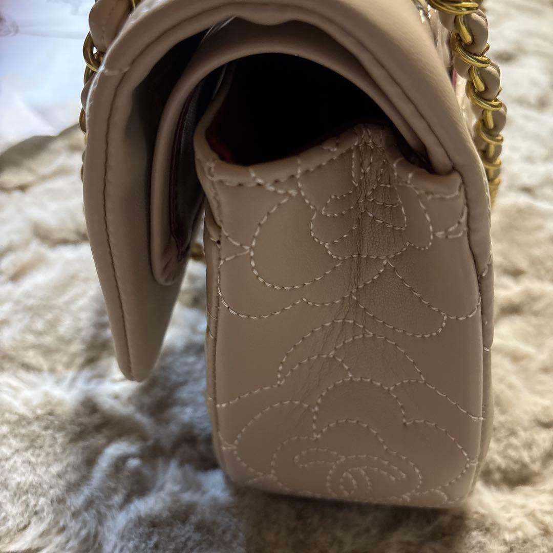 ショルダーバック　ノベルティ　ベージュ✖️ゴールド　カラー