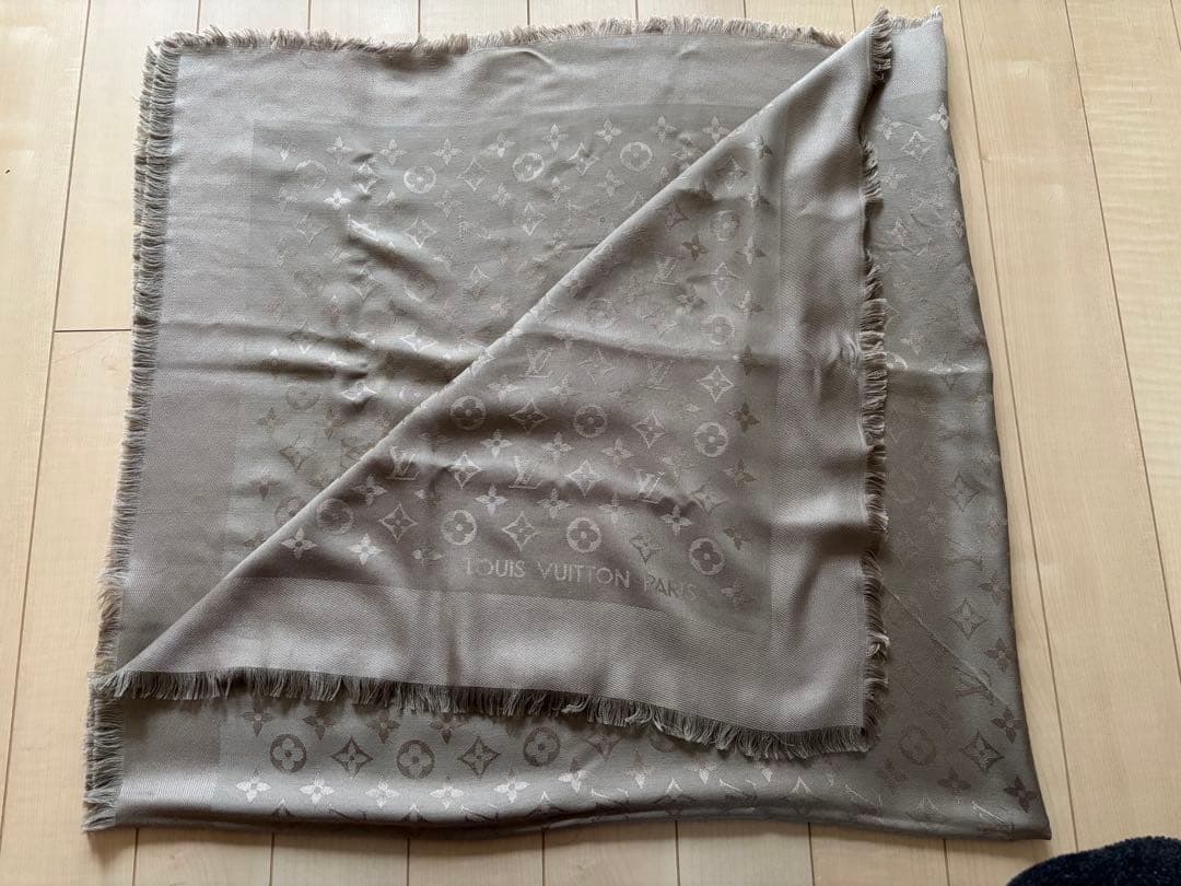 LOUIS VUITTON ・モノグラム グレージュ／グレー　大判ストール