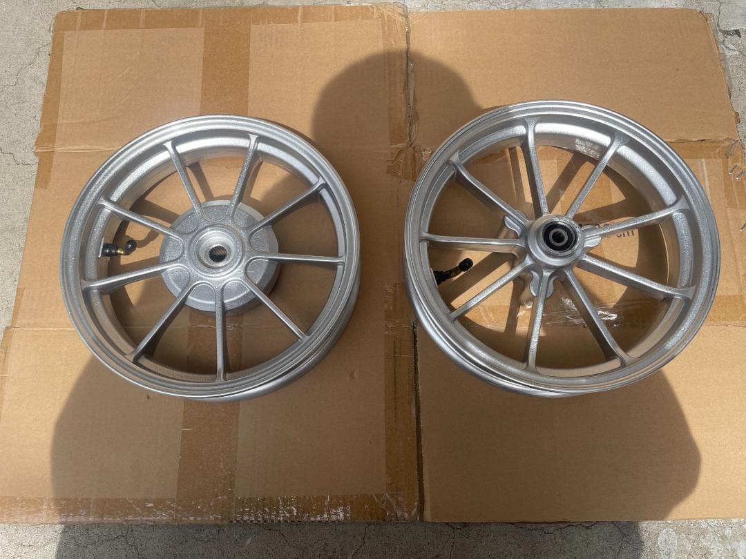 DIO AF28 DIO AF35 アルミ ホイール 銀 エアーバルブ付 前後