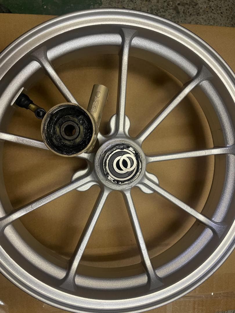 DIO AF28 DIO AF35 アルミ ホイール 銀 エアーバルブ付 前後