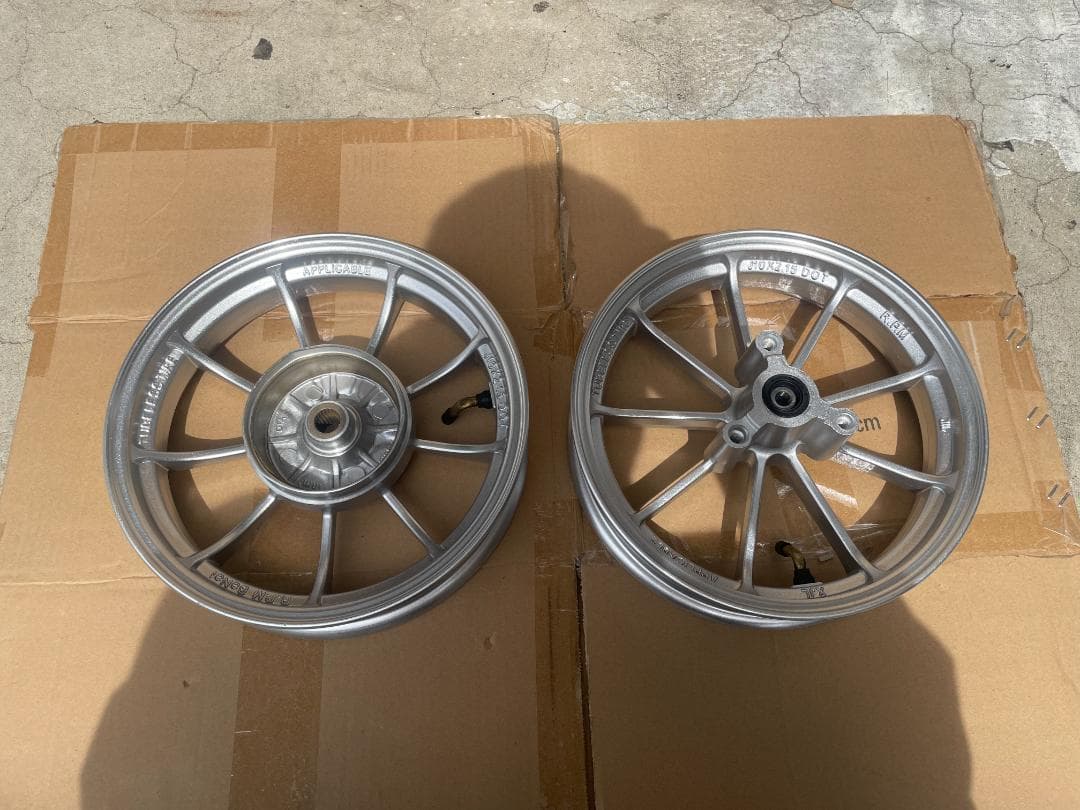 DIO AF28 DIO AF35 アルミ ホイール 銀 エアーバルブ付 前後