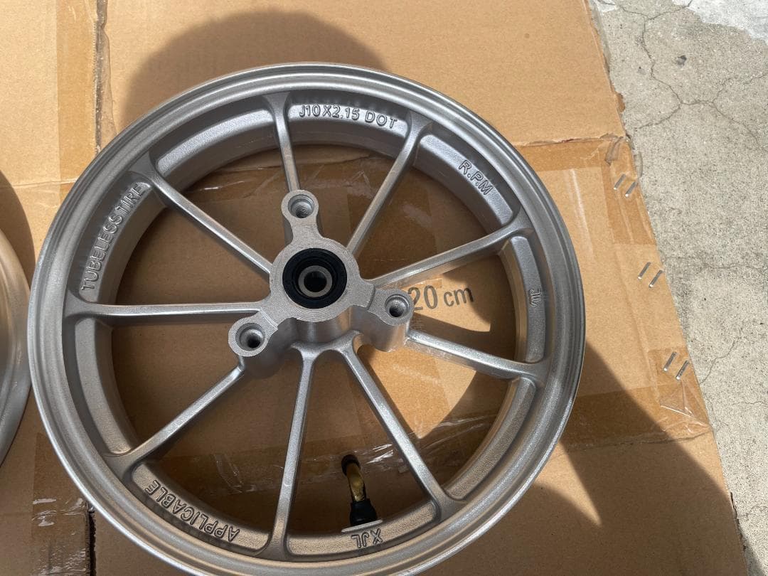 DIO AF28 DIO AF35 アルミ ホイール 銀 エアーバルブ付 前後