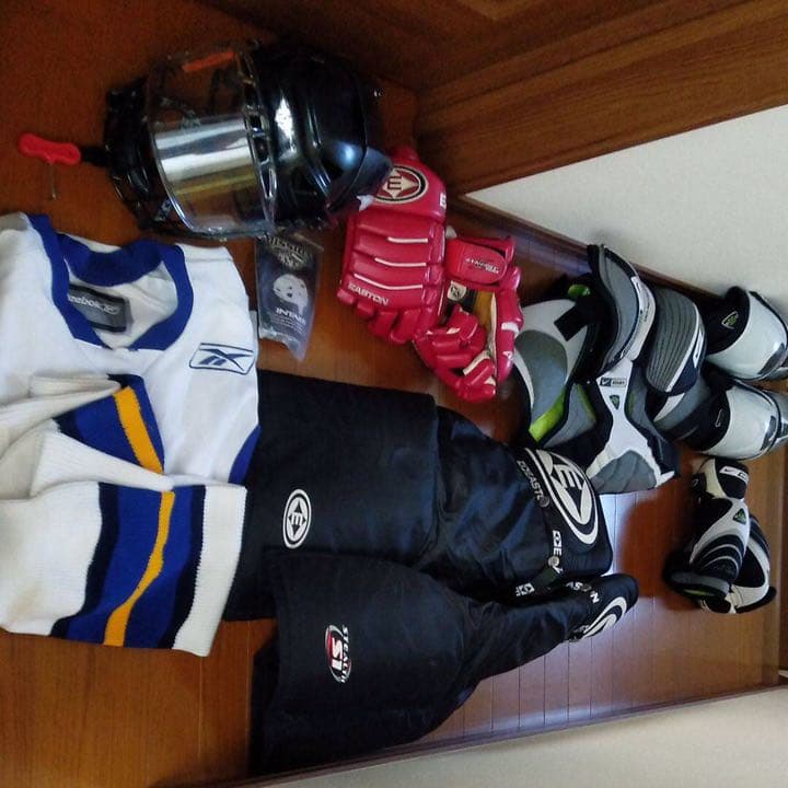 ヘルメット、イーストン。ショルダー、エルボー、BA U E R