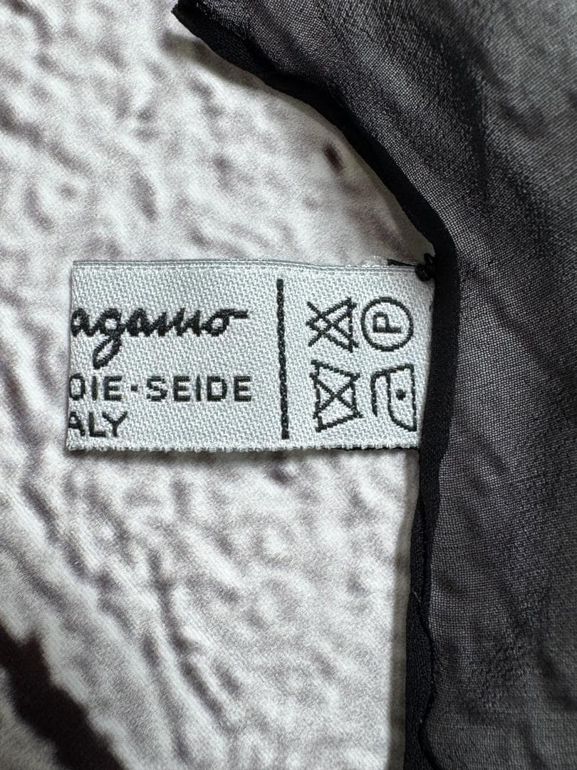 サルヴァトーレフェラガモ　シルク100％　ストール　ｗ2425-1023-①-③