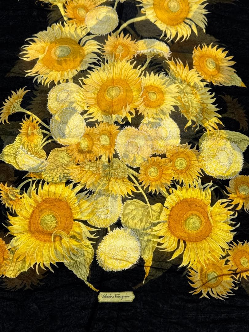 サルヴァトーレフェラガモ　シルク100％　ストール　ｗ2425-1023-①-③