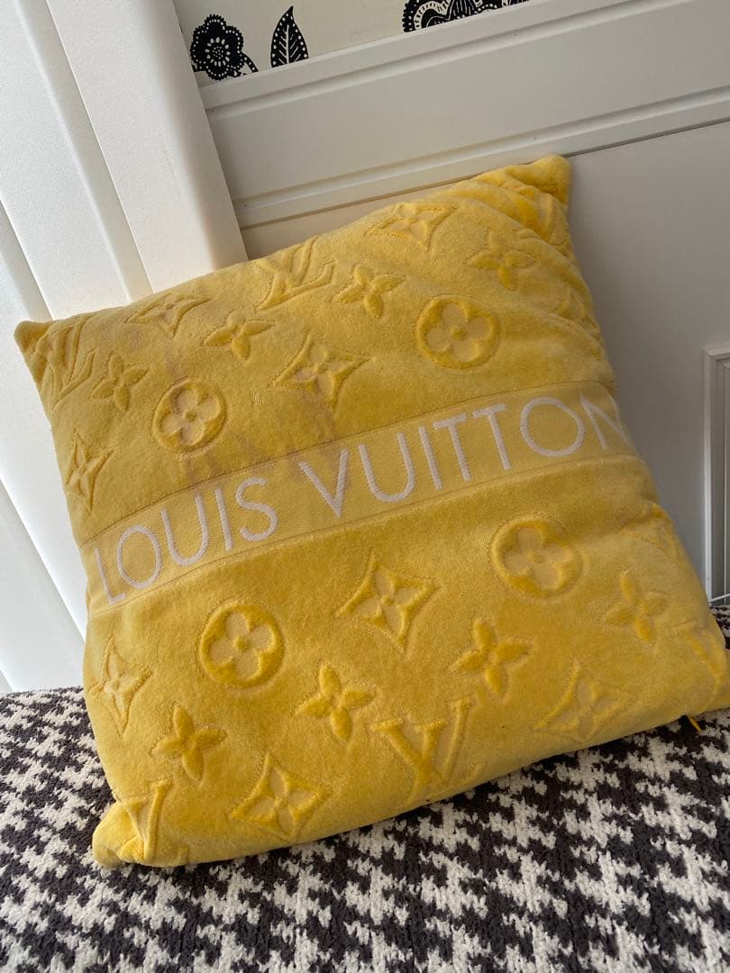 LV 汚れ有り　クッション