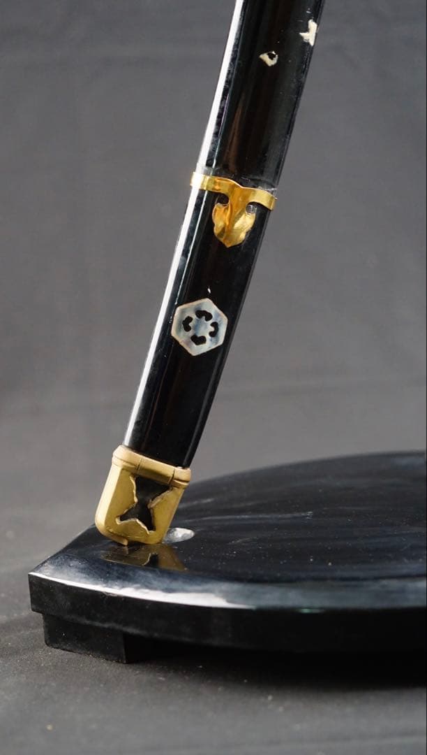 模造刀　青貝　特徴のある日本刀　居合刀　刀掛け付き　螺鈿