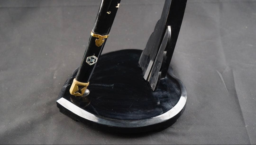 模造刀　青貝　特徴のある日本刀　居合刀　刀掛け付き　螺鈿