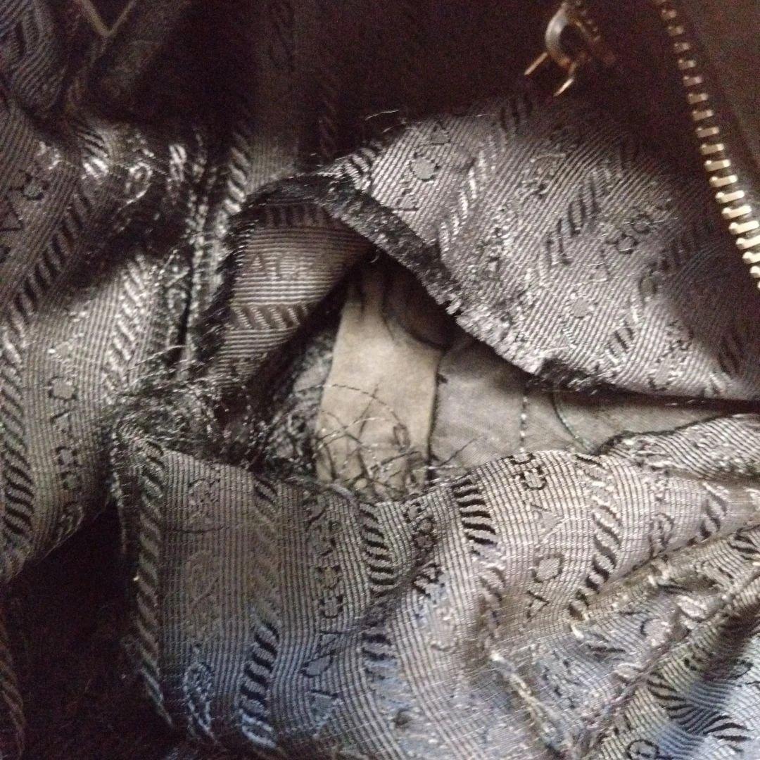 【内布4カ所破れあり】PRADA ブラック ショルダーバッグ　黒