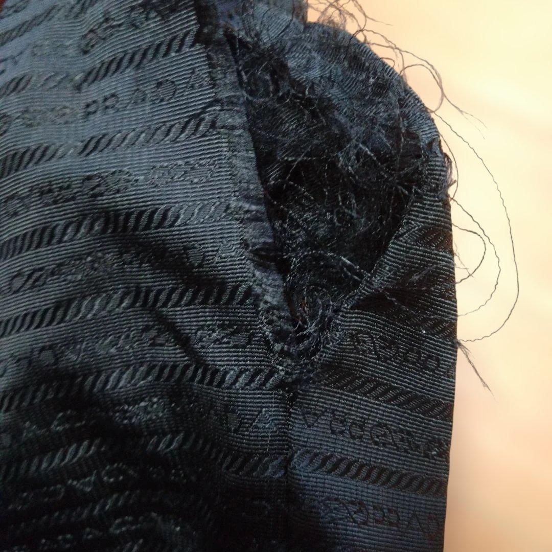 【内布4カ所破れあり】PRADA ブラック ショルダーバッグ　黒