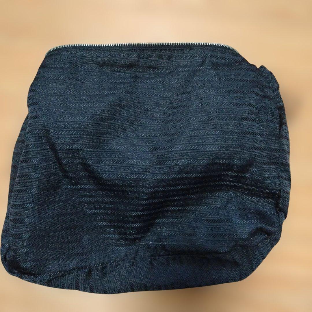 【内布4カ所破れあり】PRADA ブラック ショルダーバッグ　黒