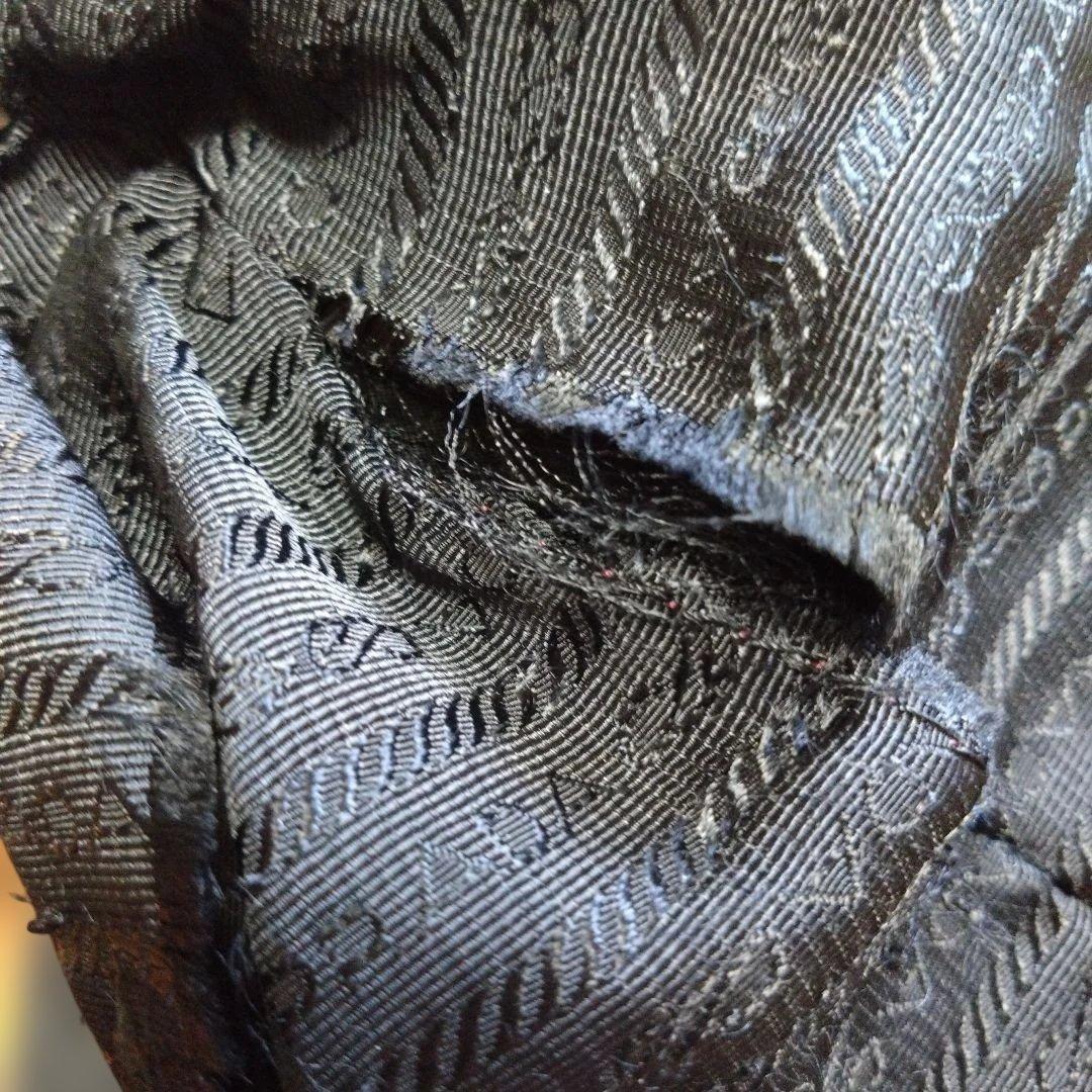 【内布4カ所破れあり】PRADA ブラック ショルダーバッグ　黒