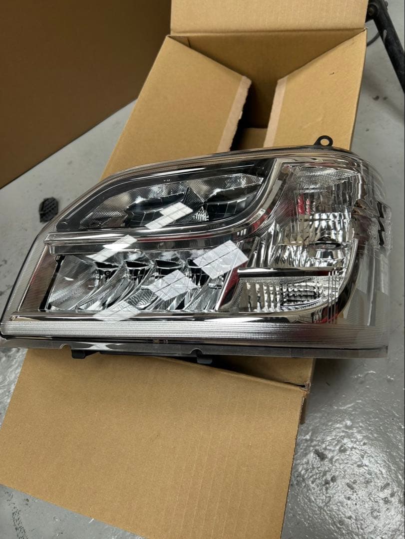 ハイゼット左ヘッドライト