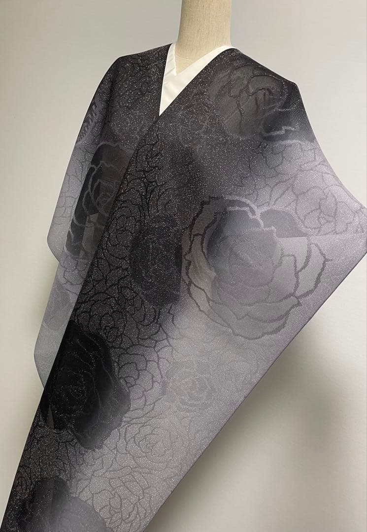 小紋のお着物・羽織やコートに【特選紋紗銀通し小紋着尺◆薔薇】バラ 黒 グレー