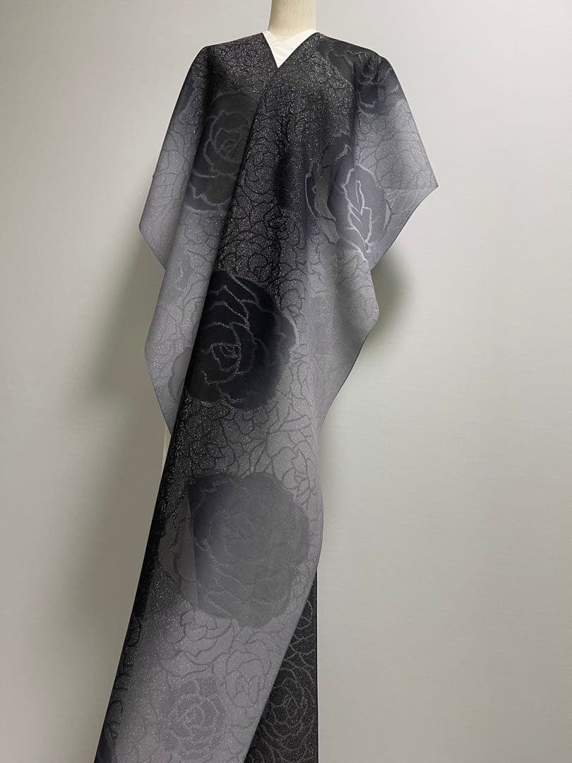 小紋のお着物・羽織やコートに【特選紋紗銀通し小紋着尺◆薔薇】バラ 黒 グレー